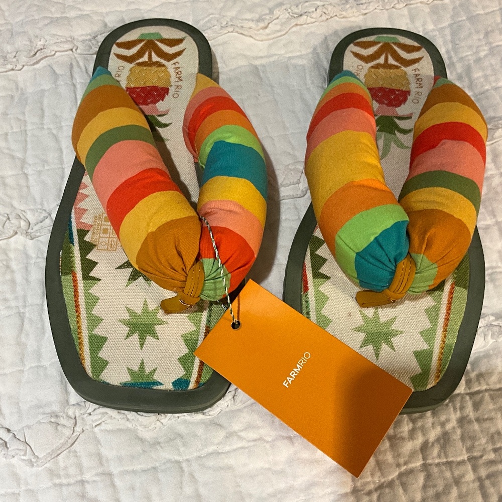 FARM RIO Puffy Flip Flop Sandals BRAND NEW WITH TAGS Beach Tropical Size 9